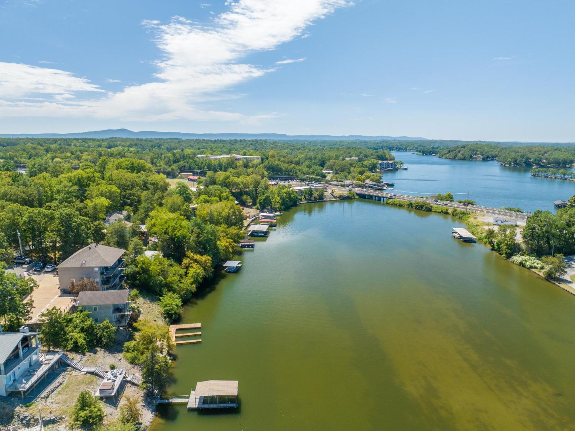 Ember'S View, Spa City Jewel- Lovely Lake Condo Hot Springs Exterior photo