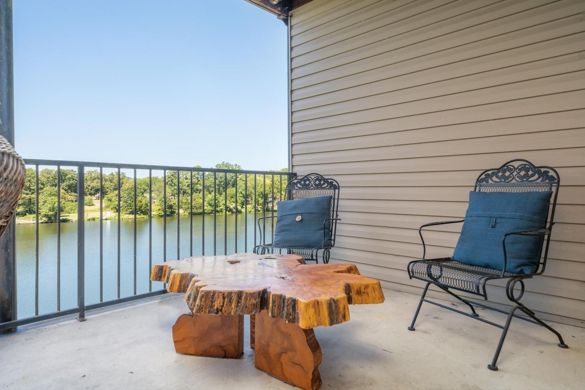 Ember'S View, Spa City Jewel- Lovely Lake Condo Hot Springs Exterior photo
