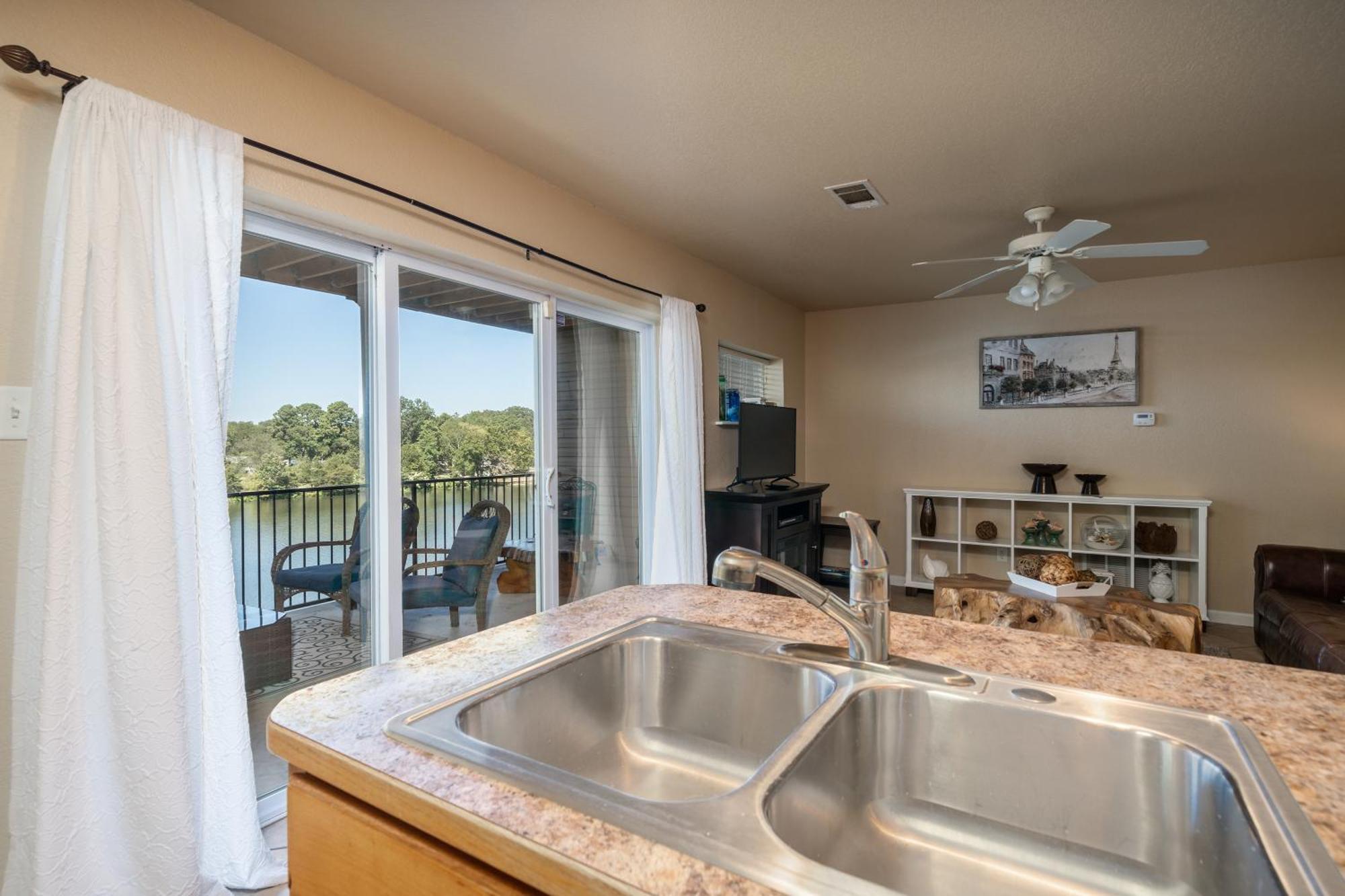 Ember'S View, Spa City Jewel- Lovely Lake Condo Hot Springs Exterior photo